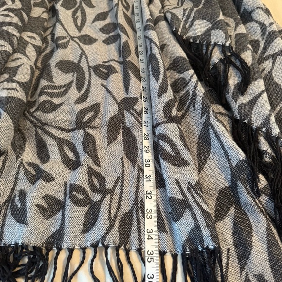 Noelle Shawl Wrap Poncho Black Gray Leaf Design Fringe Hem One Size Fits Most - Picture 5 of 6